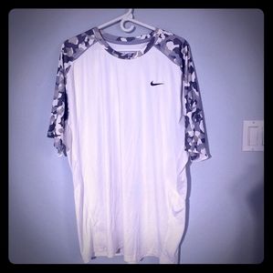 NWOT Nike Dry Fit training t-shirt